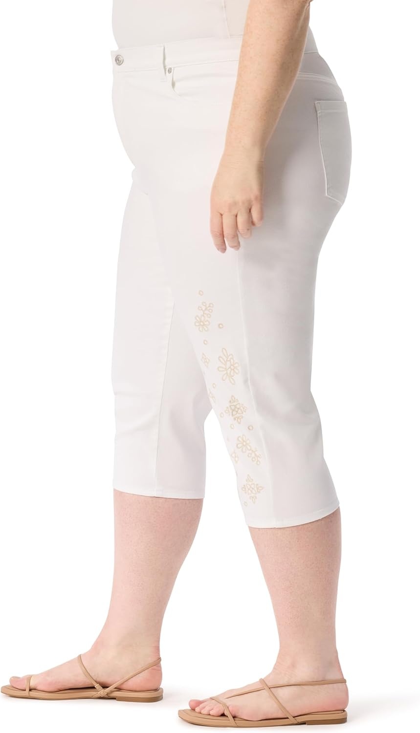 image:imageGloria Vanderbilt Womens Amanda Capri with High Rise Straight StandardVintage White Embroidery