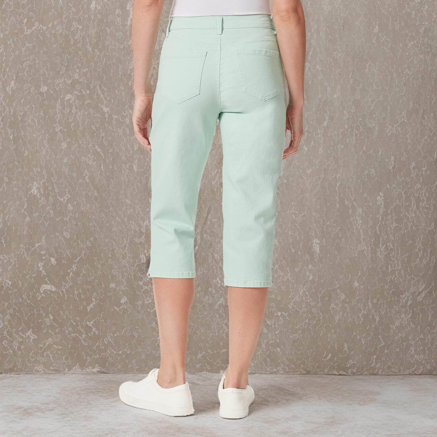image:imageGloria Vanderbilt Womens Amanda Capri JeansJade Breeze Rivets