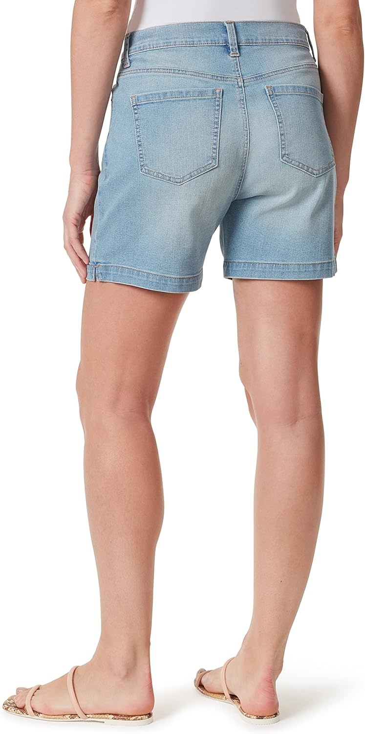image:imageGloria Vanderbilt Womens Amanda Basic Jean Short RegularSt Petersbergds